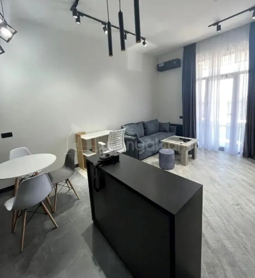 2 Սենյականոց Բնակարան Քարե Շենքում, 55քմ, 4/4 հարկ, Դիզայներական Վերանորոգված