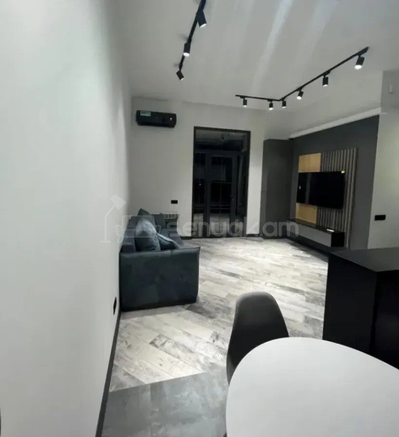 2 Սենյականոց Բնակարան Քարե Շենքում, 55քմ, 4/4 հարկ, Դիզայներական Վերանորոգված