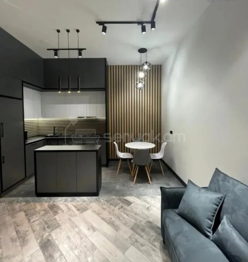 2 Սենյականոց Բնակարան Քարե Շենքում, 55քմ, 4/4 հարկ, Դիզայներական Վերանորոգված