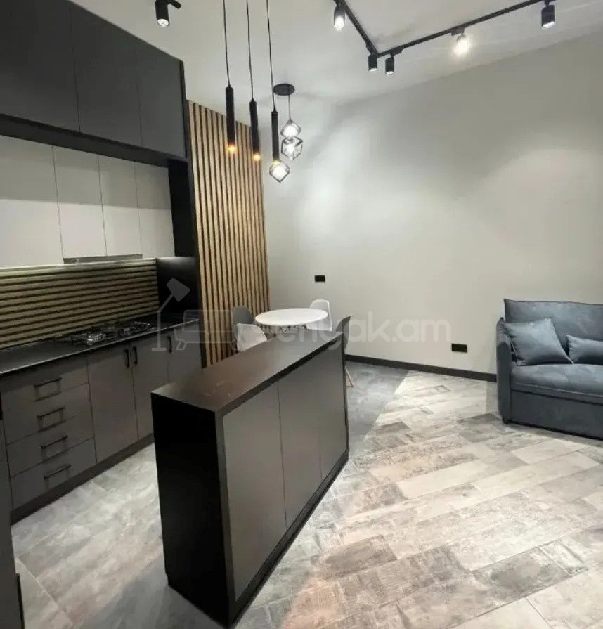 2 Սենյականոց Բնակարան Քարե Շենքում, 55քմ, 4/4 հարկ, Դիզայներական Վերանորոգված