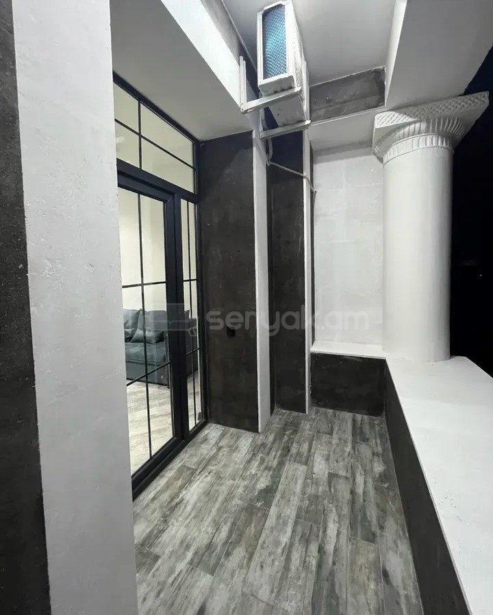 2 Սենյականոց Բնակարան Քարե Շենքում, 55քմ, 4/4 հարկ, Դիզայներական Վերանորոգված