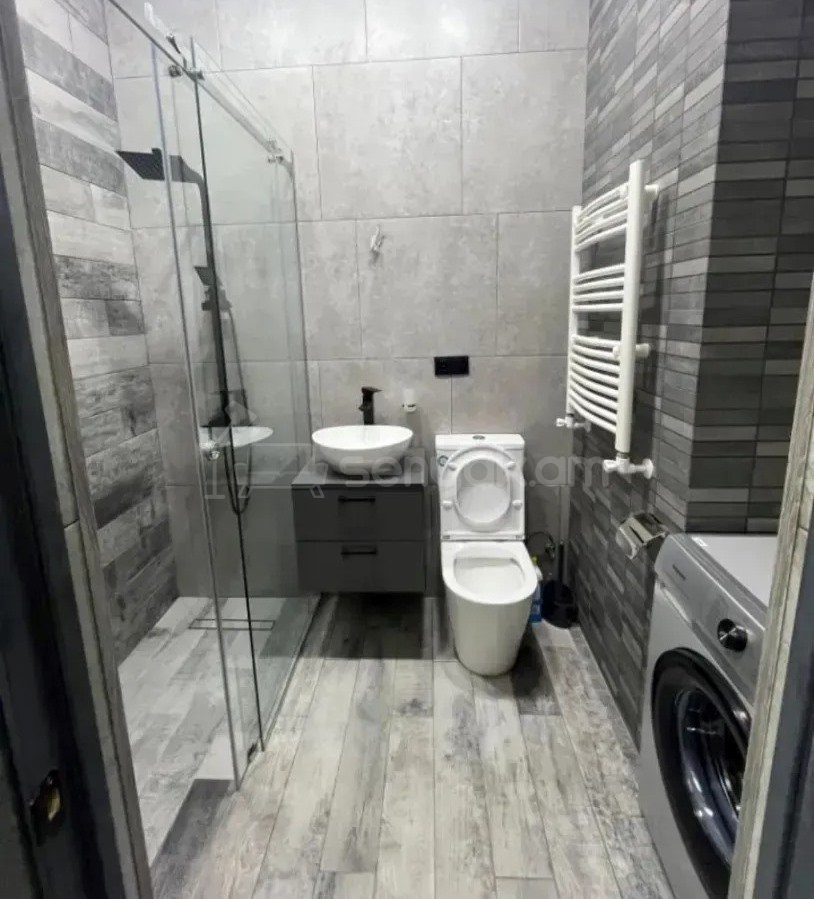 2 Սենյականոց Բնակարան Քարե Շենքում, 55քմ, 4/4 հարկ, Դիզայներական Վերանորոգված