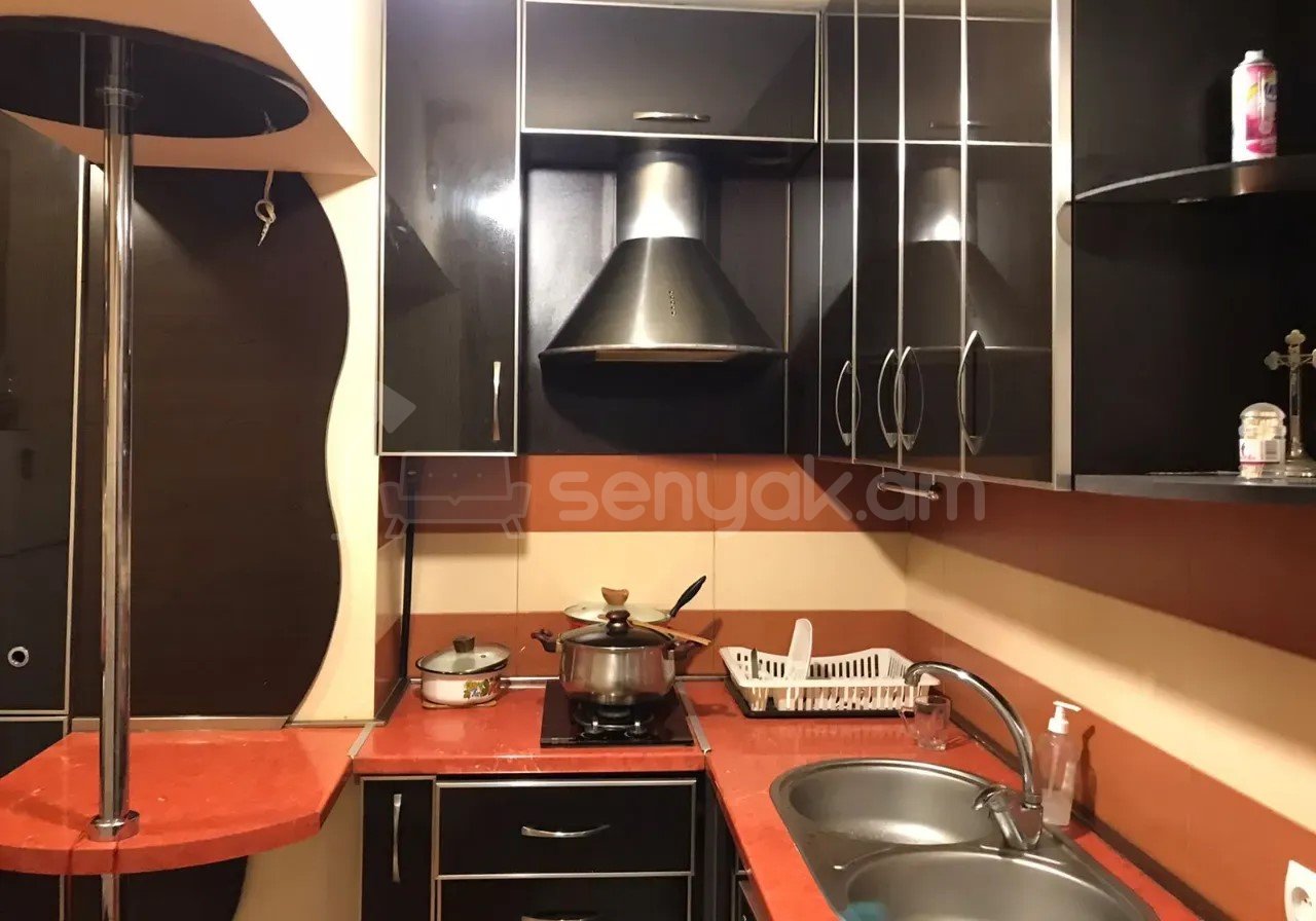 3 Սենյականոց Բնակարան Քարե Շենքում, 65քմ, 5/5 հարկ, Կապիտալ Վերանորոգված