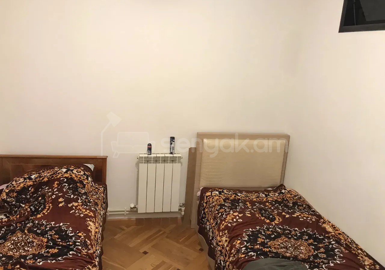 3 Սենյականոց Բնակարան Քարե Շենքում, 65քմ, 5/5 հարկ, Կապիտալ Վերանորոգված