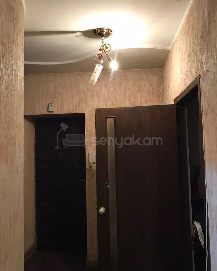 3 Սենյականոց Բնակարան Քարե Շենքում, 65քմ, 5/5 հարկ, Կապիտալ Վերանորոգված