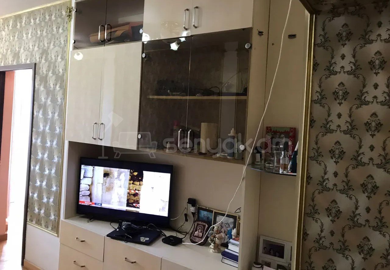 3 Սենյականոց Բնակարան Քարե Շենքում, 65քմ, 5/5 հարկ, Կապիտալ Վերանորոգված