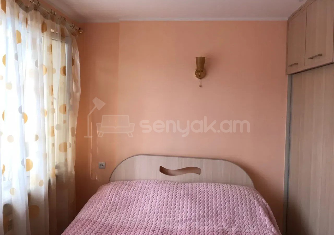 3 Սենյականոց Բնակարան Քարե Շենքում, 65քմ, 5/5 հարկ, Կապիտալ Վերանորոգված