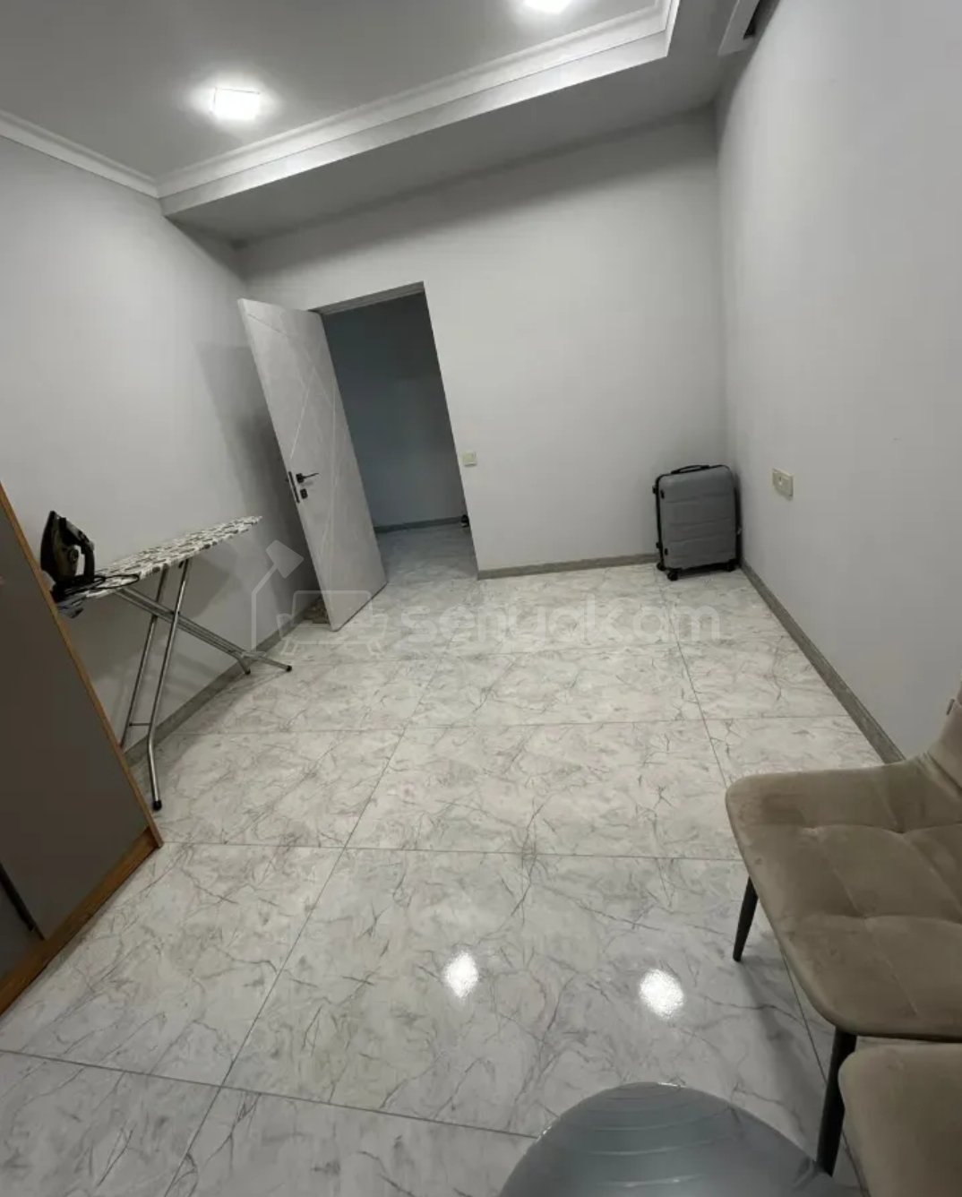 3 Սենյականոց Բնակարան Քարե Շենքում, 62քմ, 5/7 հարկ, Դիզայներական Վերանորոգված