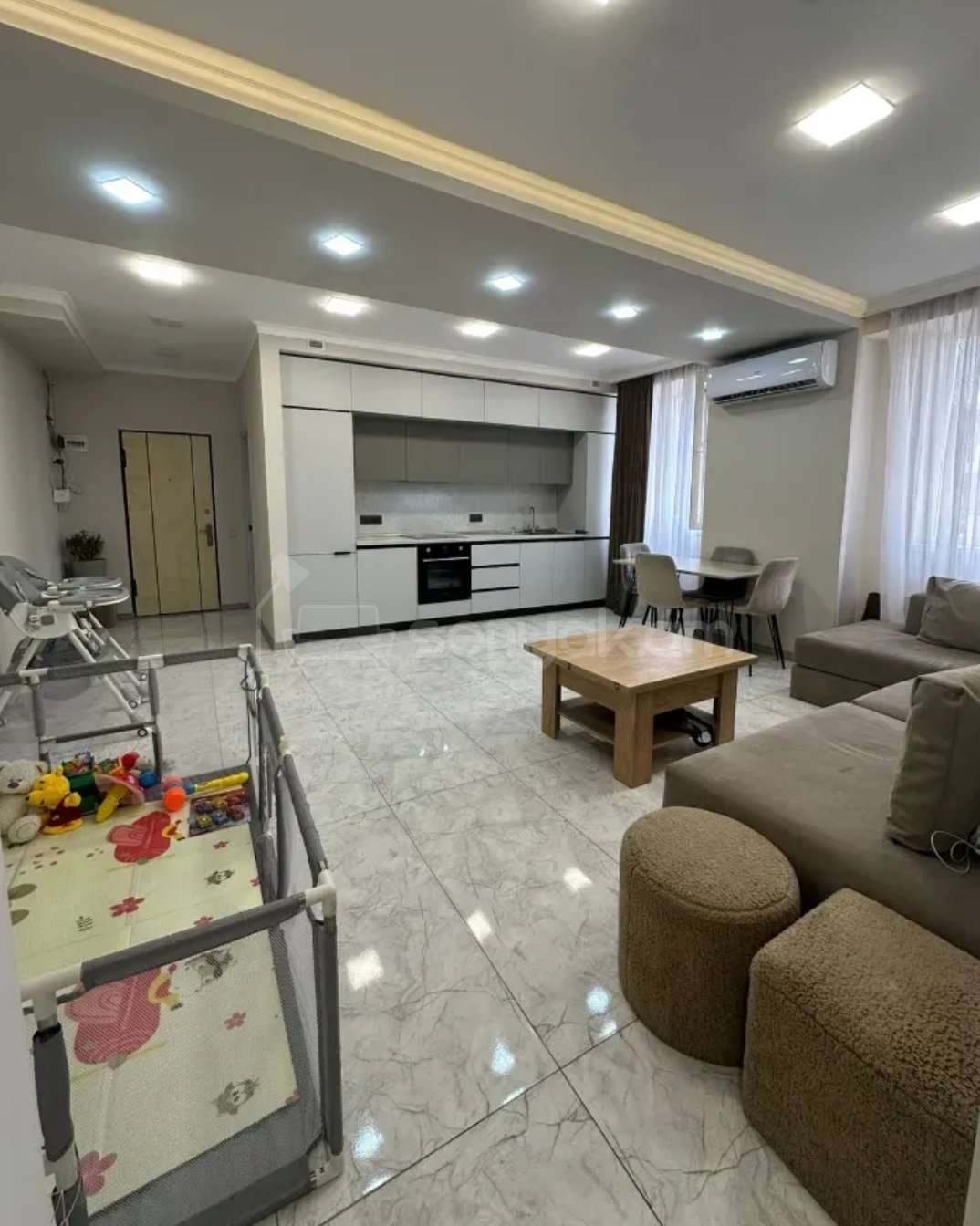 3 Սենյականոց Բնակարան Քարե Շենքում, 62քմ, 5/7 հարկ, Դիզայներական Վերանորոգված