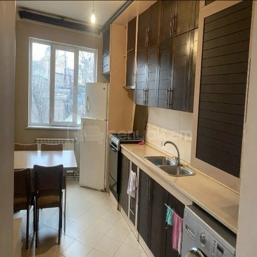 3 Սենյականոց Բնակարան Քարե Շենքում, 100քմ, 3/5 հարկ, Կոսմետիկ Վերանորոգված, Կահավորված, Արևկող