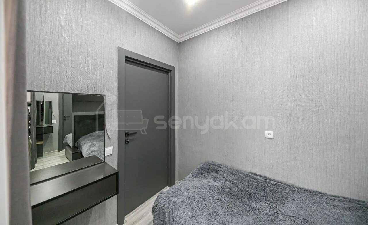 2 Սենյականոց Բնակարան Քարե Շենքում, 30քմ, 5/5 հարկ, Կապիտալ Վերանորոգված