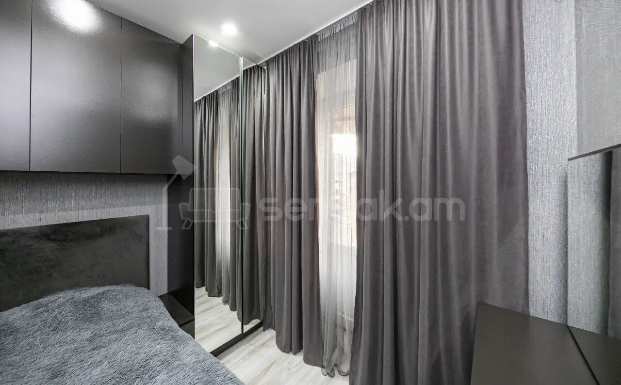 2 Սենյականոց Բնակարան Քարե Շենքում, 30քմ, 5/5 հարկ, Կապիտալ Վերանորոգված