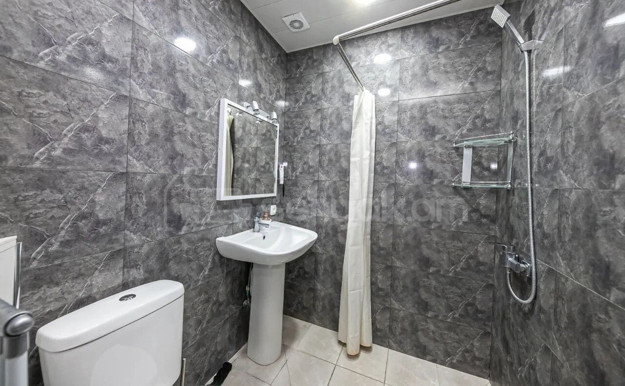 2 Սենյականոց Բնակարան Քարե Շենքում, 30քմ, 5/5 հարկ, Կապիտալ Վերանորոգված