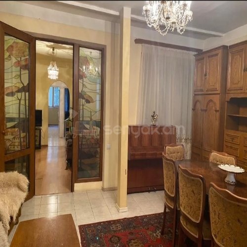 4 Սենյականոց Բնակարան Քարե Շենքում, 107քմ, 1/5 հարկ, Կոսմետիկ Վերանորոգված, Կահավորված, Արևկող