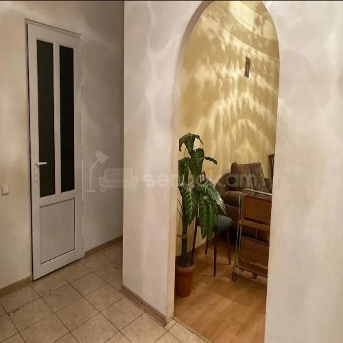 4 Սենյականոց Բնակարան Քարե Շենքում, 107քմ, 1/5 հարկ, Կոսմետիկ Վերանորոգված, Կահավորված, Արևկող