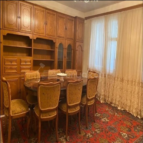 4 Սենյականոց Բնակարան Քարե Շենքում, 107քմ, 1/5 հարկ, Կոսմետիկ Վերանորոգված, Կահավորված, Արևկող