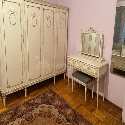 4 Սենյականոց Բնակարան Քարե Շենքում, 107քմ, 1/5 հարկ, Կոսմետիկ Վերանորոգված, Կահավորված, Արևկող