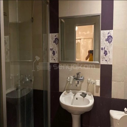 4 Սենյականոց Բնակարան Քարե Շենքում, 107քմ, 1/5 հարկ, Կոսմետիկ Վերանորոգված, Կահավորված, Արևկող