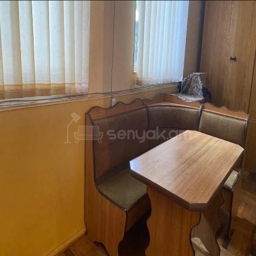 4 Սենյականոց Բնակարան Քարե Շենքում, 107քմ, 1/5 հարկ, Կոսմետիկ Վերանորոգված, Կահավորված, Արևկող