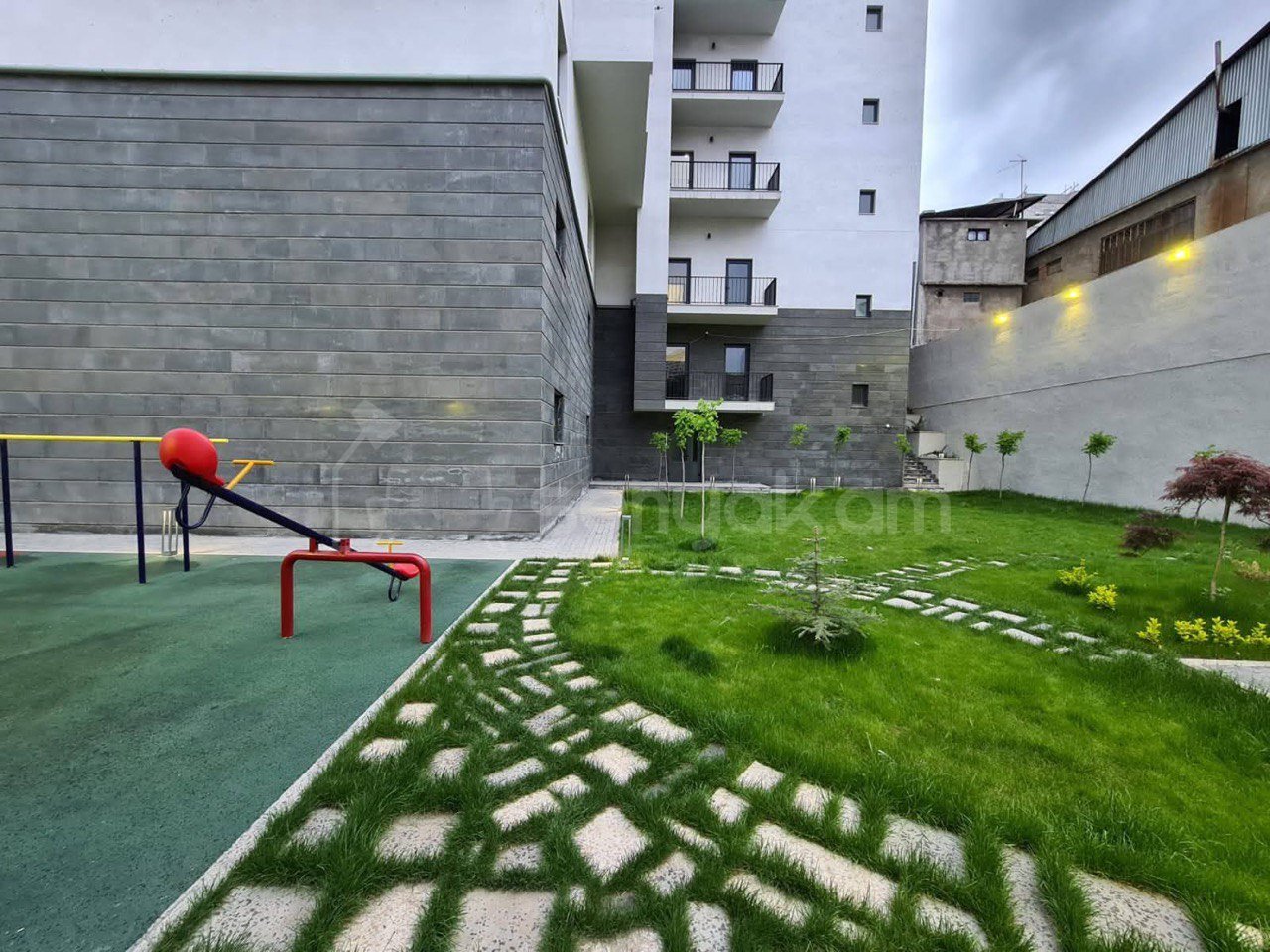 4 Սենյականոց Բնակարան Նորակառույցում, 98քմ, 8/8 հարկ, Դիզայներական Վերանորոգված