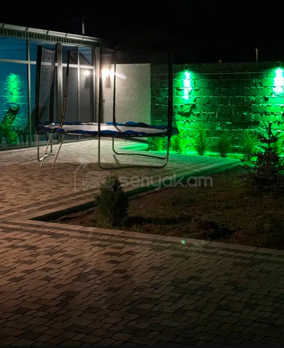 2 Սենյականոց Ամառանոց, 130քմ, Լողավազանով