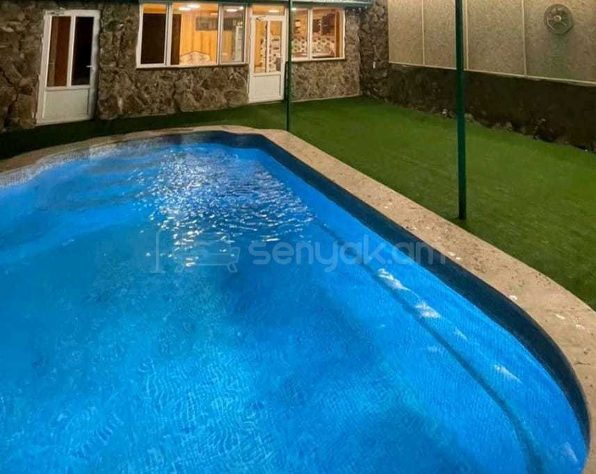 4 Սենյականոց Ամառանոց, 150քմ, Լողավազանով