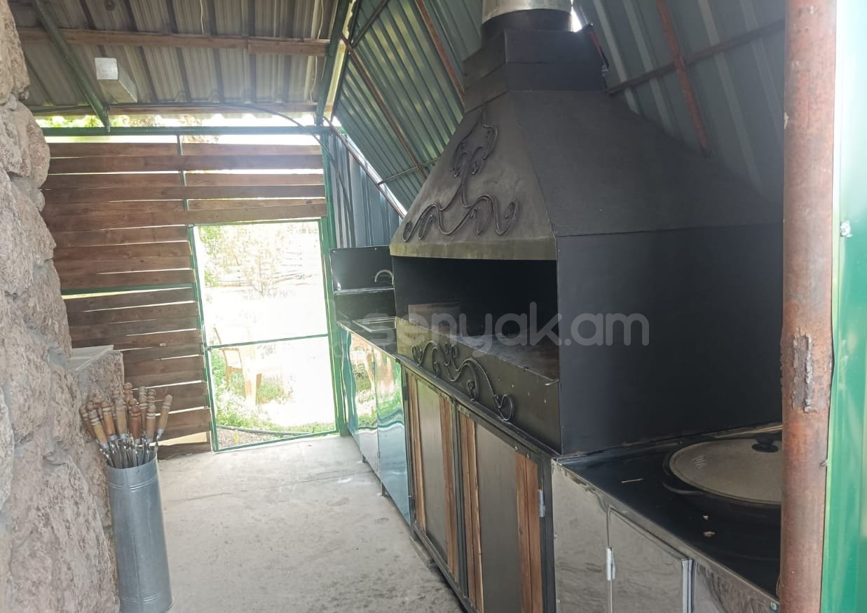 4 Սենյականոց Ամառանոց, 150քմ, Լողավազանով