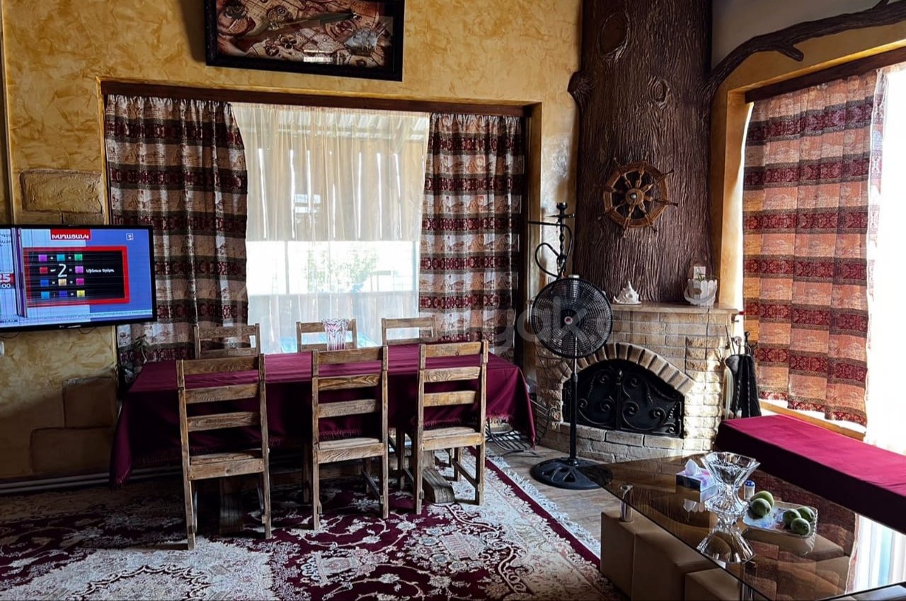 4 Սենյականոց Ամառանոց, 150քմ, Լողավազանով