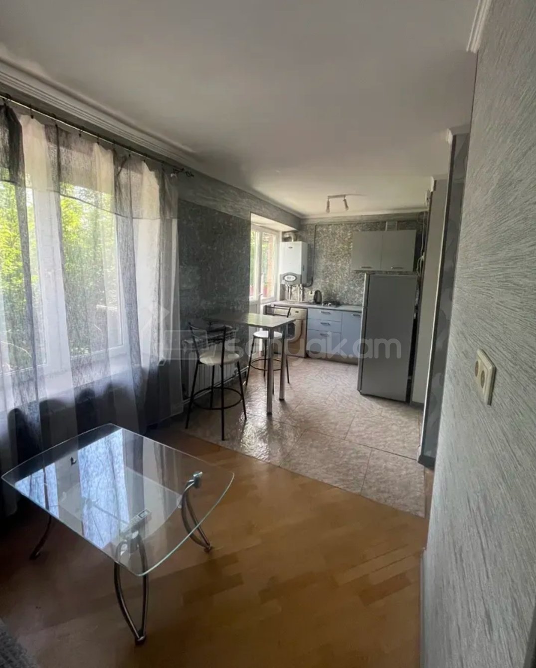 1 Սենյականոց Բնակարան Քարե Շենքում, 40քմ, 2/5 հարկ, Կապիտալ Վերանորոգված, Կահավորված