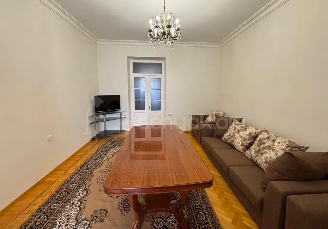 3 Սենյականոց Բնակարան Քարե Շենքում, 80քմ, 5/5 հարկ, Կապիտալ Վերանորոգված, Կահավորված
