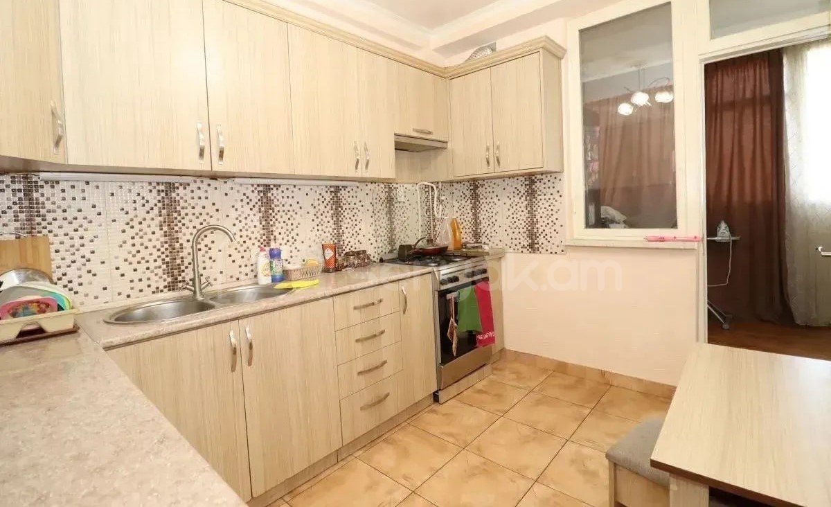 3 Սենյականոց Բնակարան, 83քմ, 7/11 հարկ, Նորմալ Վիճակում