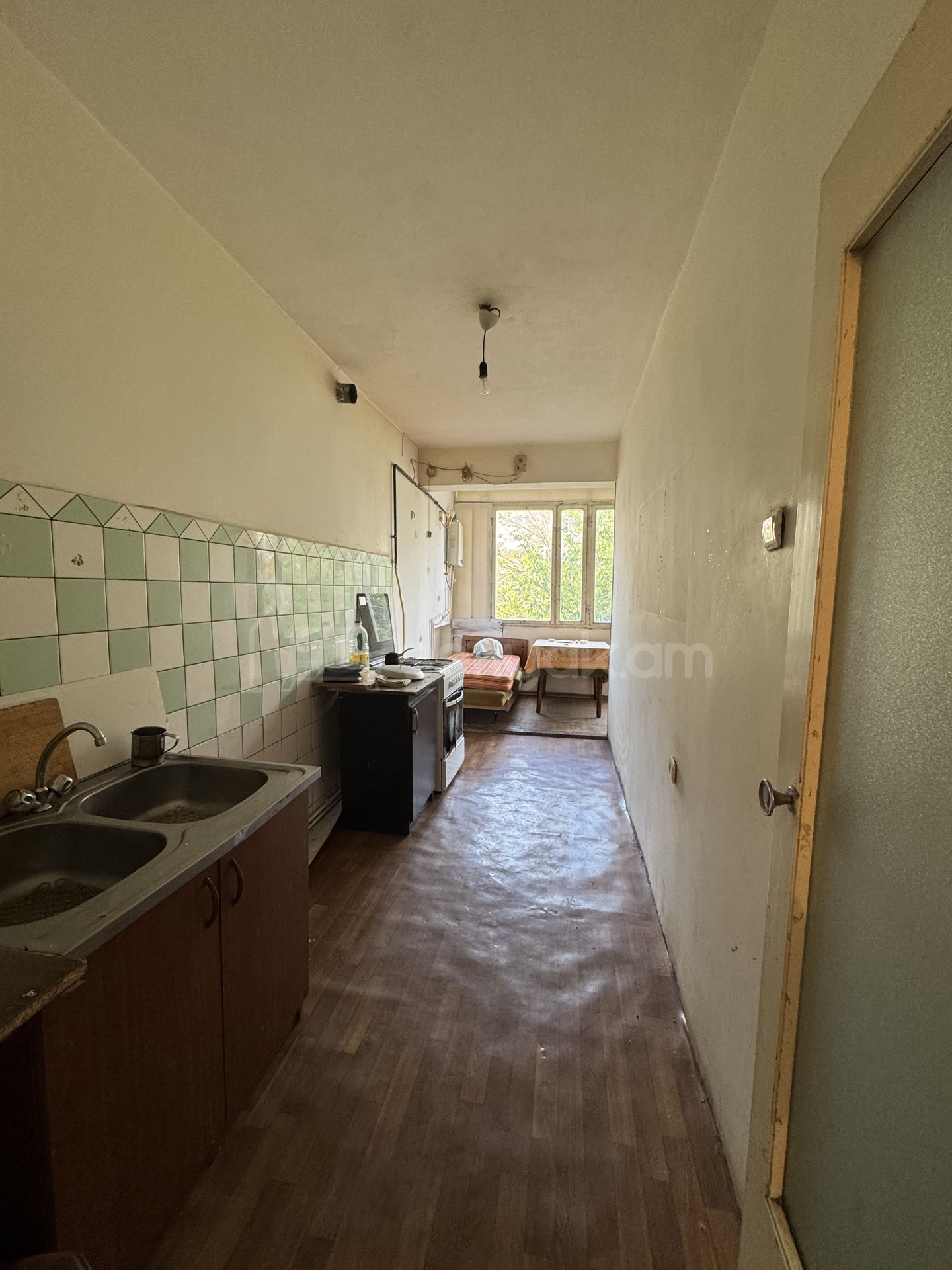 3 Սենյականոց Բնակարան Քարե Շենքում, 78քմ, 3/5 հարկ, Պետական Վիճակում