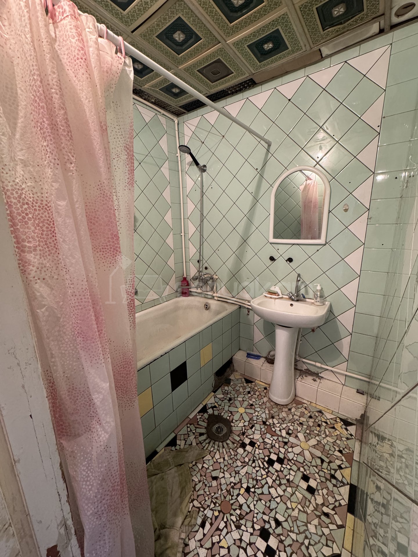 3 Սենյականոց Բնակարան Քարե Շենքում, 78քմ, 3/5 հարկ, Պետական Վիճակում