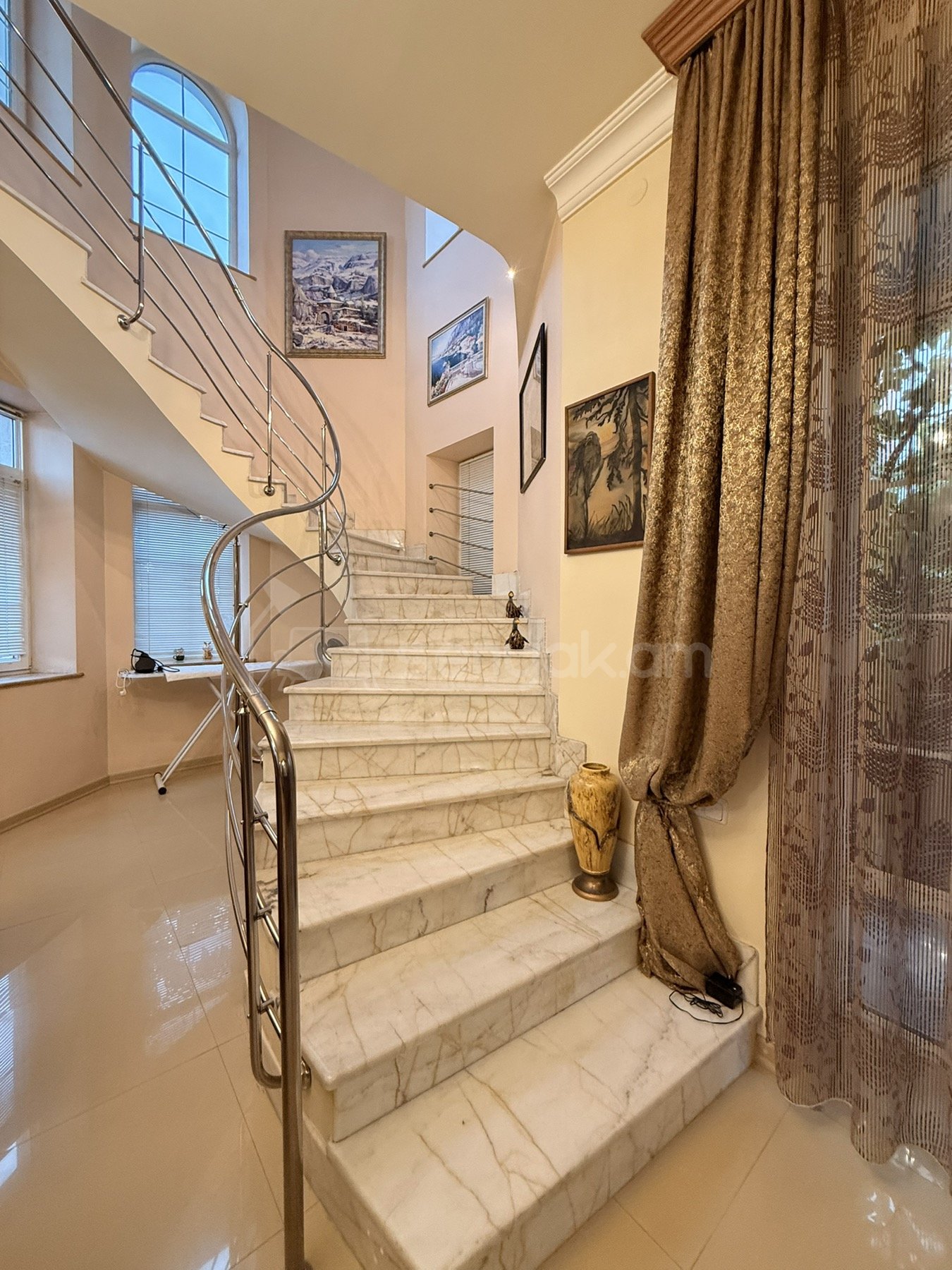 4 Սենյականոց Սեփական Տուն, 350քմ, Կապիտալ Վերանորոգված, Ավտոտնակով