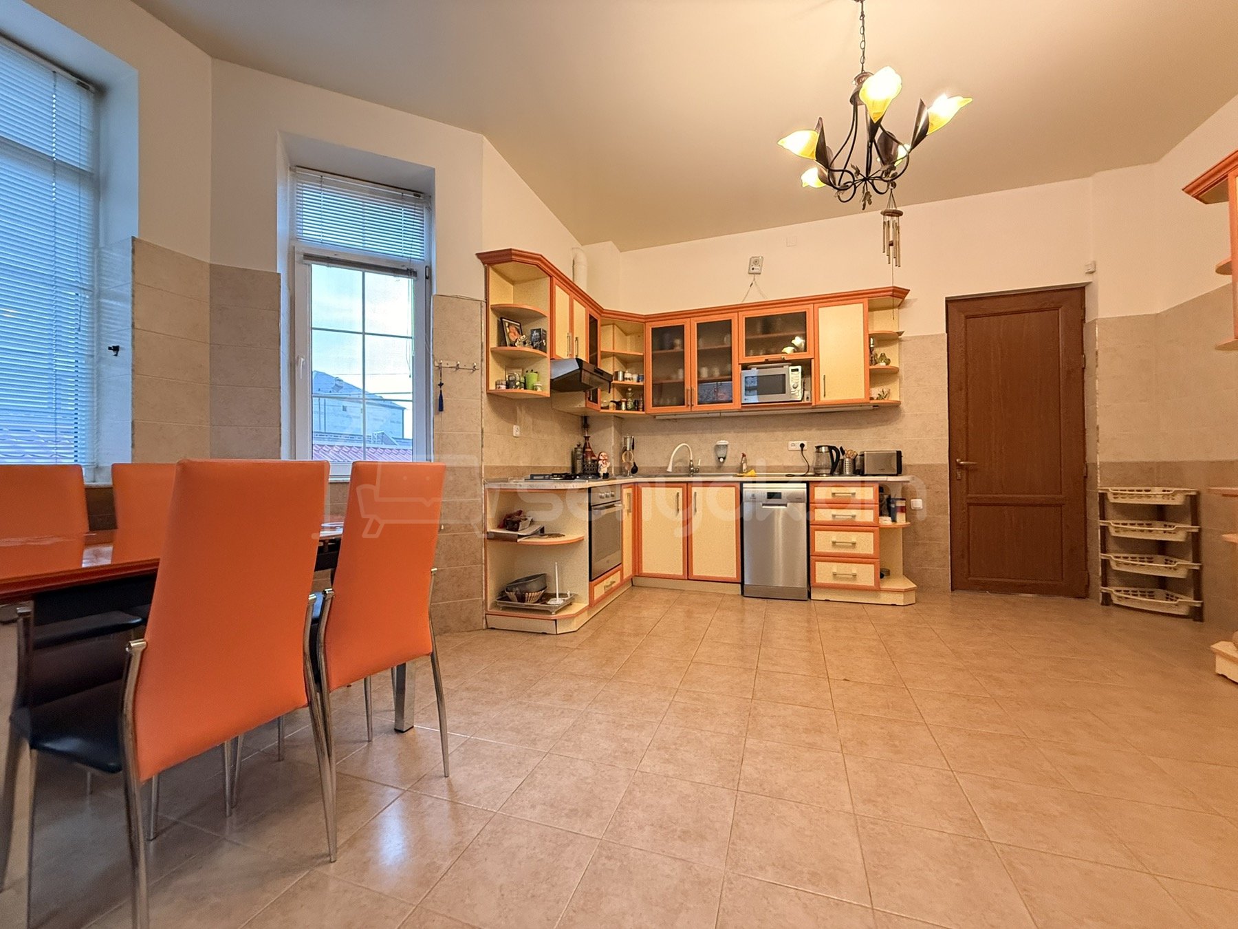 4 Սենյականոց Սեփական Տուն, 350քմ, Կապիտալ Վերանորոգված, Ավտոտնակով