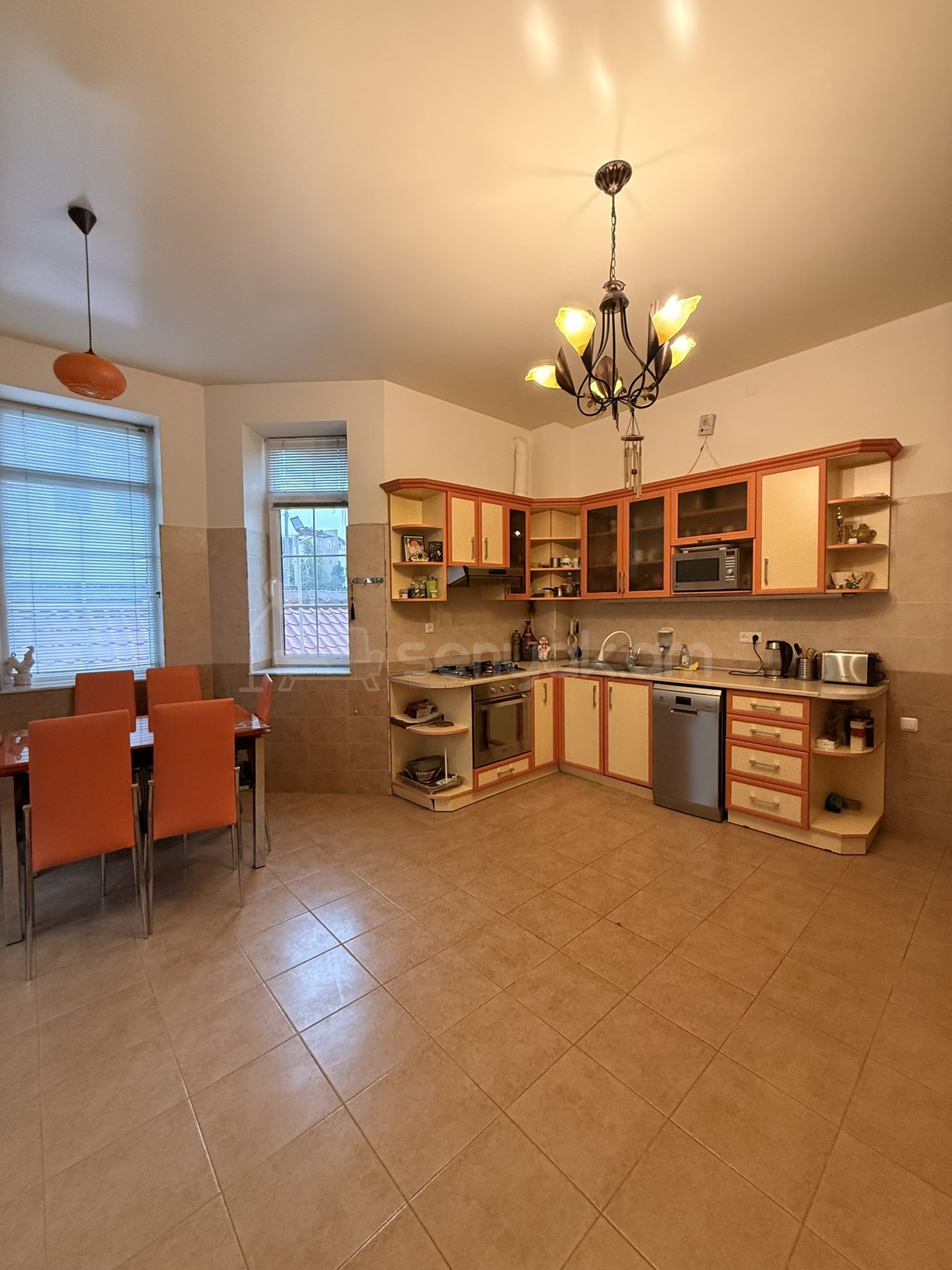 4 Սենյականոց Սեփական Տուն, 350քմ, Կապիտալ Վերանորոգված, Ավտոտնակով