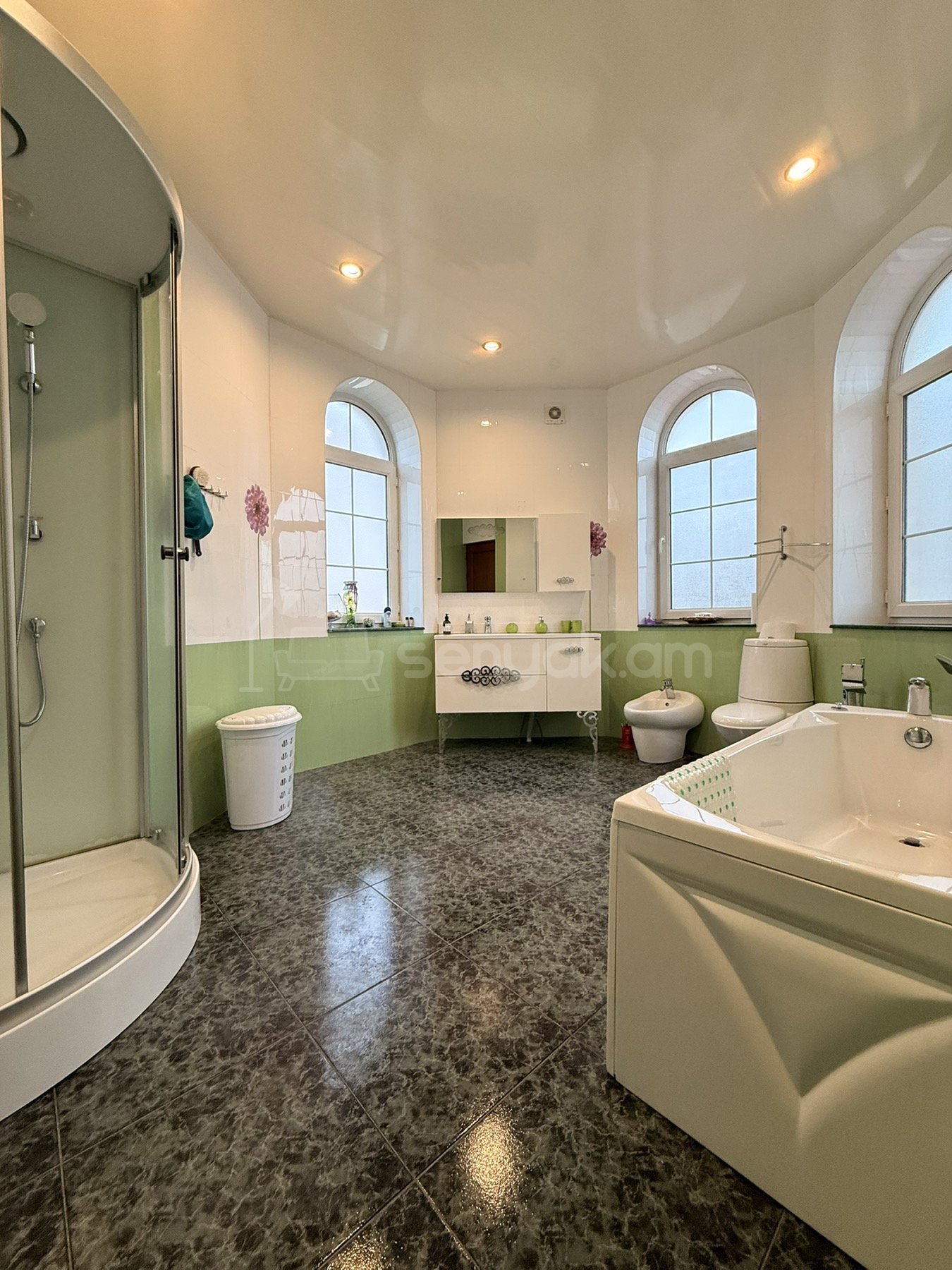 4 Սենյականոց Սեփական Տուն, 350քմ, Կապիտալ Վերանորոգված, Ավտոտնակով