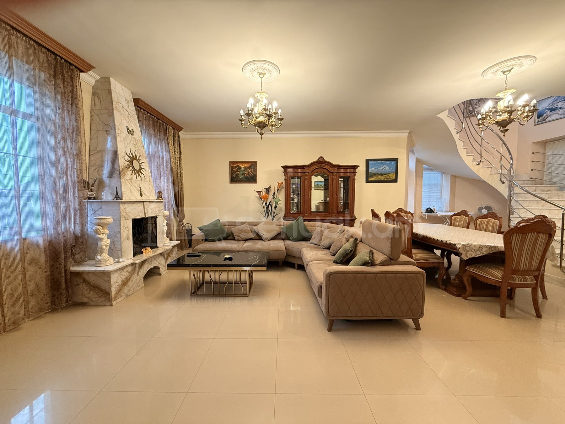 4 Սենյականոց Սեփական Տուն, 350քմ, Կապիտալ Վերանորոգված, Ավտոտնակով