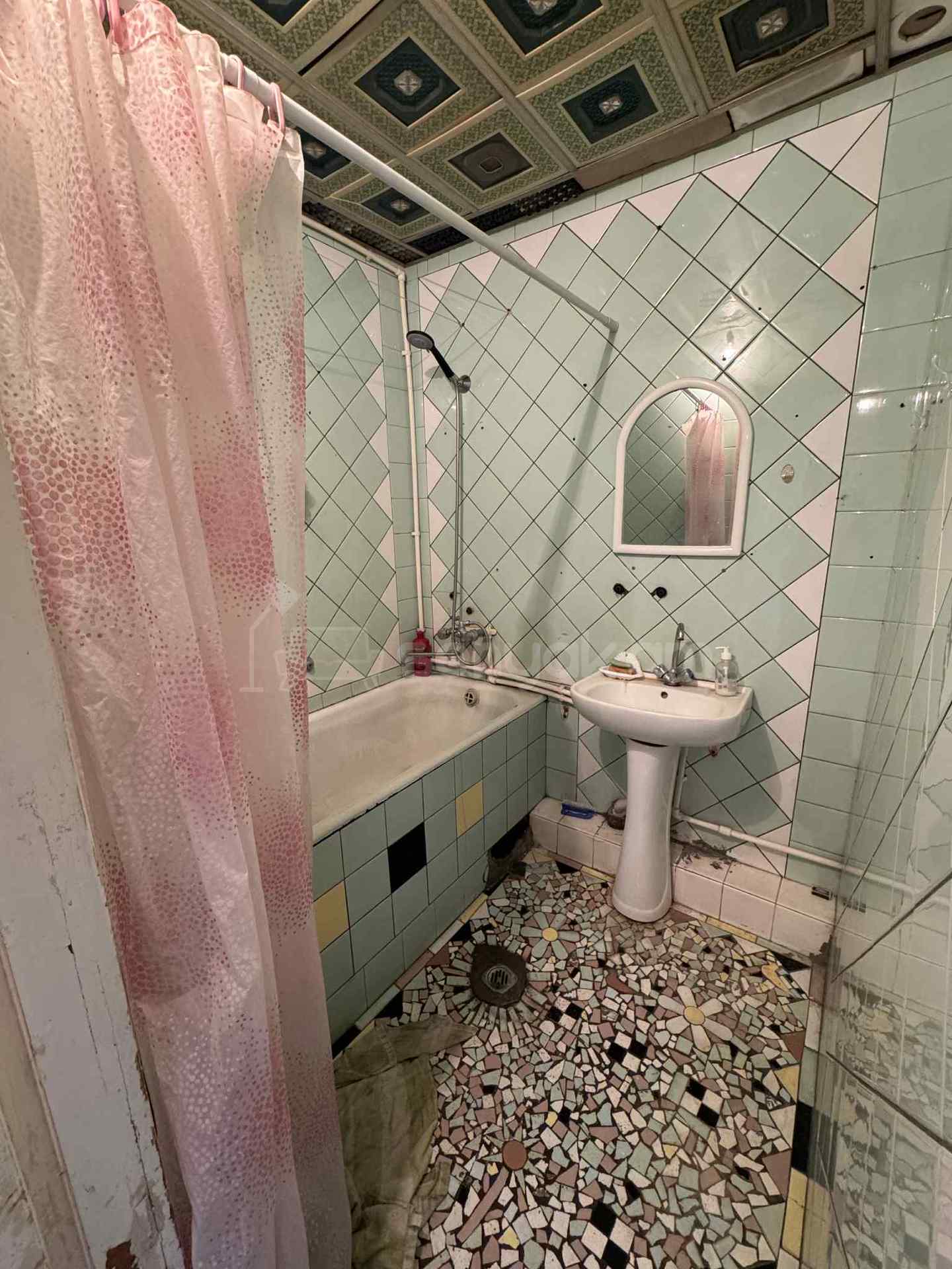 3 Սենյականոց Բնակարան Քարե Շենքում, 78քմ, 3/5 հարկ, Պետական Վիճակում