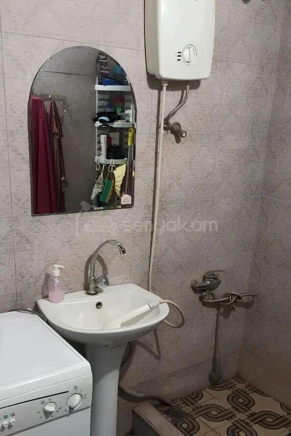 1 Սենյականոց Բնակարան, 54քմ, 1/9 հարկ, Պետական Վիճակում