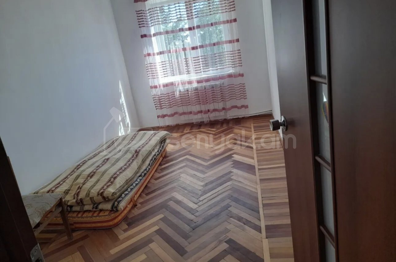 3 Սենյականոց Բնակարան, 74քմ, 3/4 հարկ, Կապիտալ Վերանորոգված, Մասամբ Կահավորված