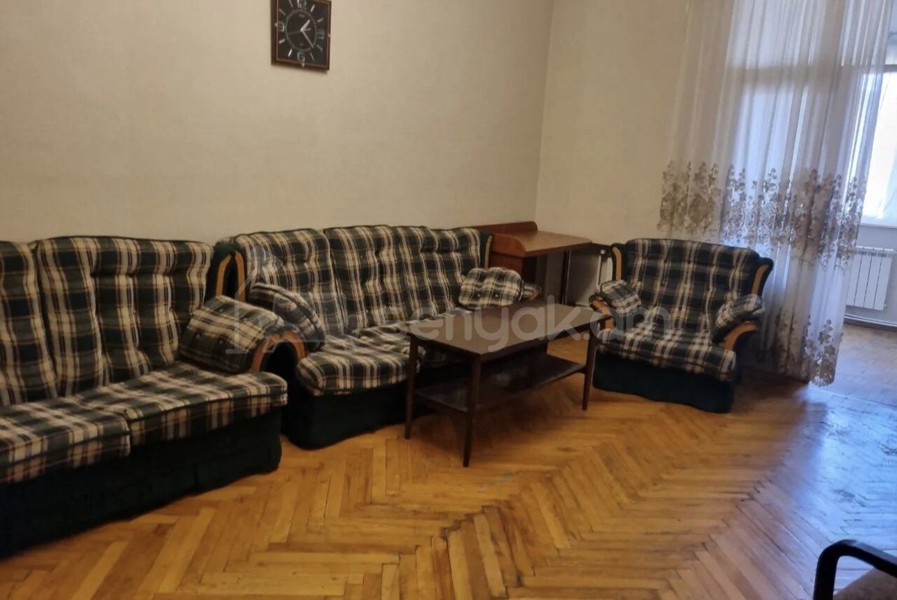 2 Սենյականոց Բնակարան Քարե Շենքում, 72քմ, 4/5 հարկ, Կոսմետիկ Վերանորոգված, Մասամբ Կահավորված, Արևկող
