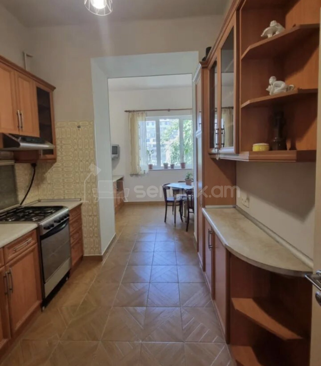 2 Սենյականոց Բնակարան Քարե Շենքում, 72քմ, 3/5 հարկ, Կոսմետիկ Վերանորոգված, Կահավորված, Արևկող