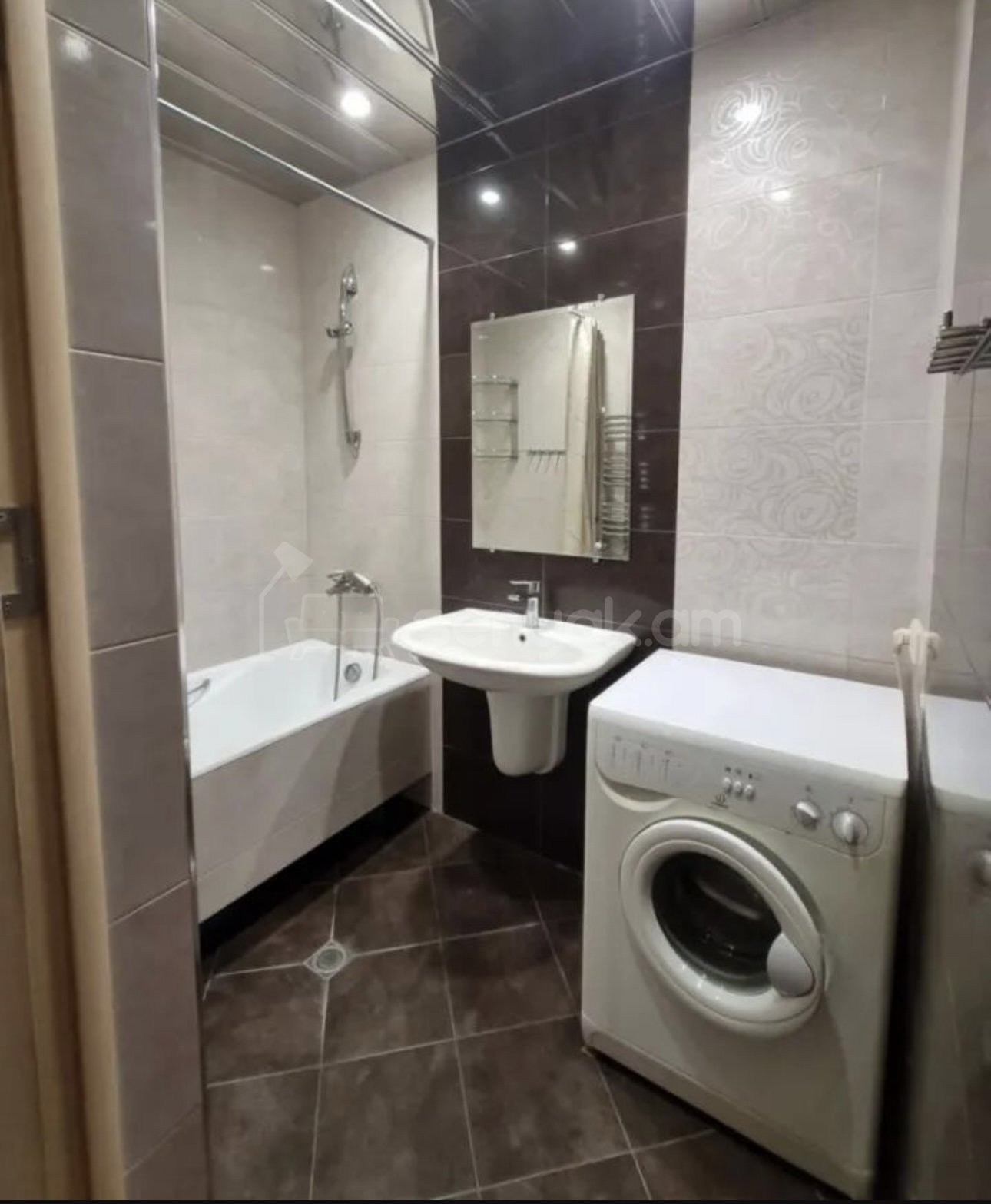 2 Սենյականոց Բնակարան Քարե Շենքում, 72քմ, 3/5 հարկ, Կոսմետիկ Վերանորոգված, Կահավորված, Արևկող