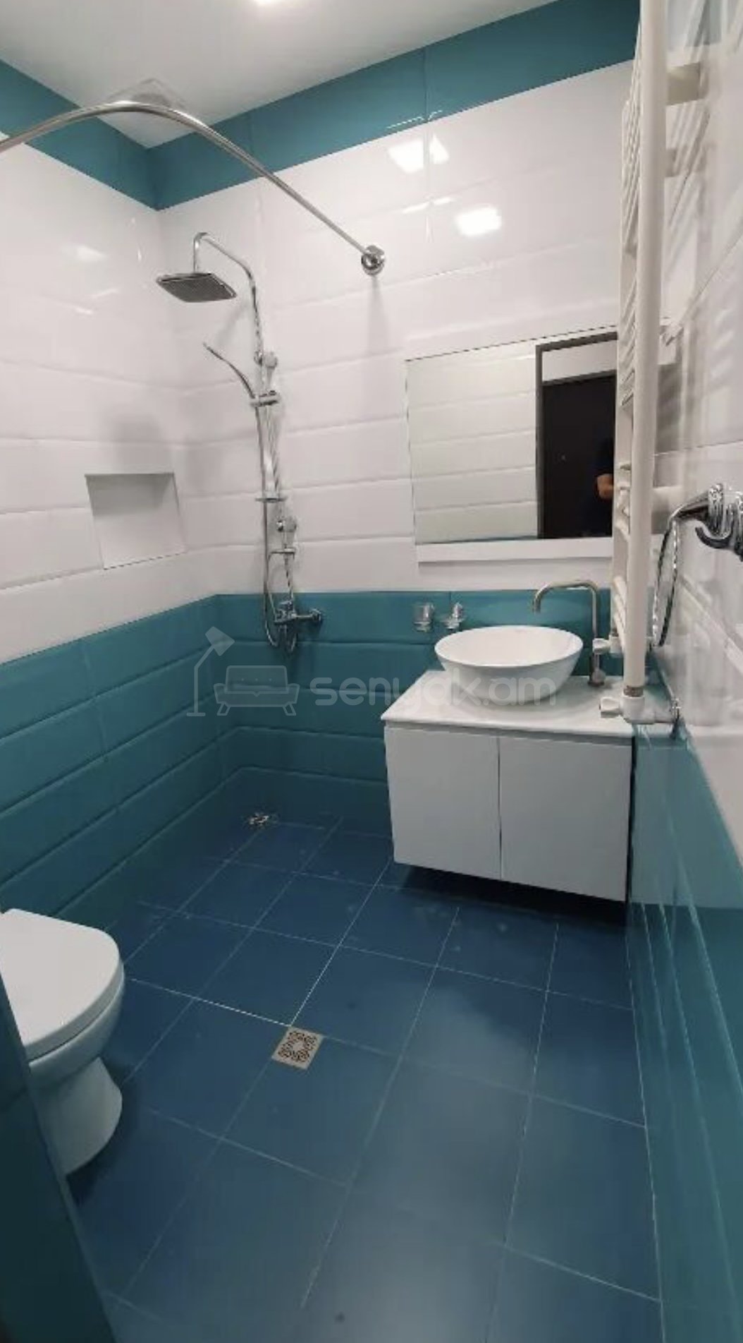 2 Սենյականոց Բնակարան Քարե Շենքում, 74քմ, 4/4 հարկ, Դիզայներական Վերանորոգված