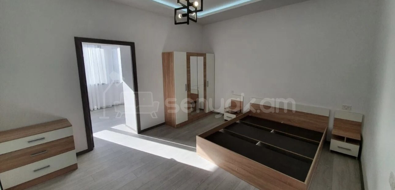 2 Սենյականոց Բնակարան Քարե Շենքում, 74քմ, 4/4 հարկ, Դիզայներական Վերանորոգված