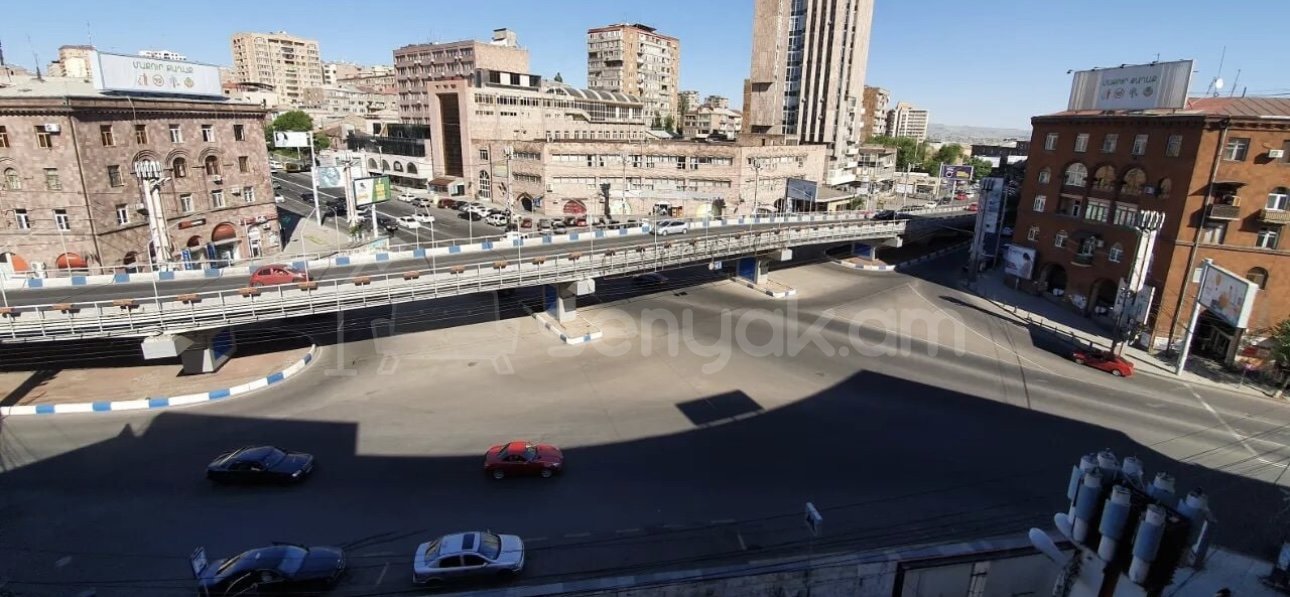 2 Սենյականոց Բնակարան Քարե Շենքում, 74քմ, 4/4 հարկ, Դիզայներական Վերանորոգված