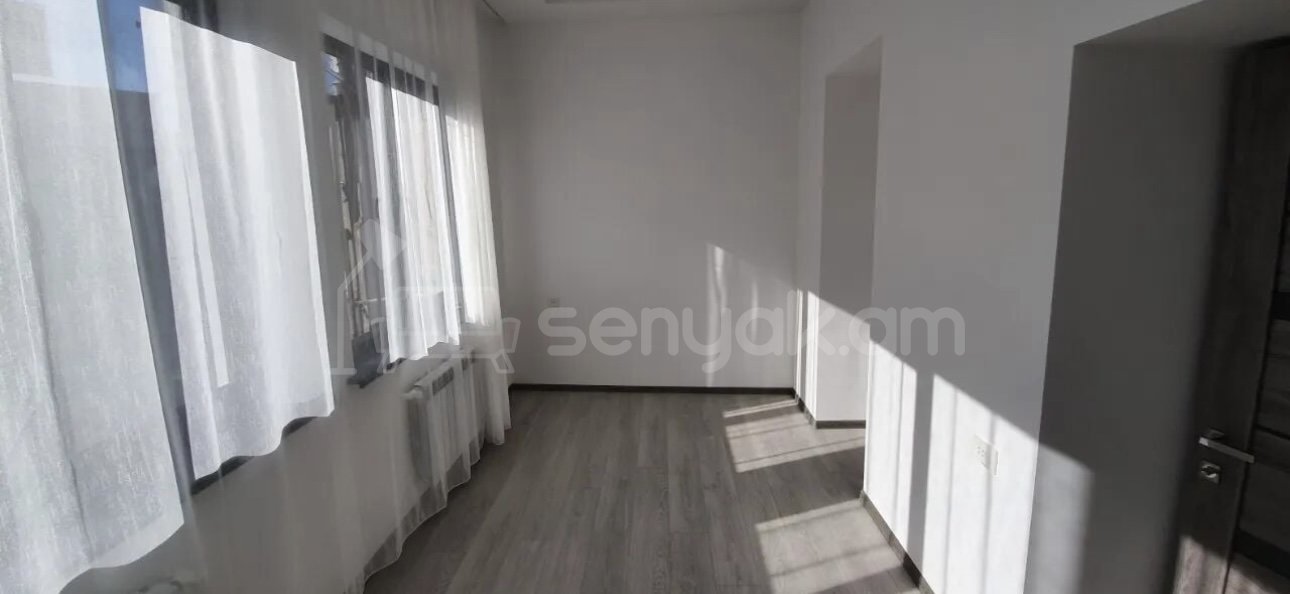 2 Սենյականոց Բնակարան Քարե Շենքում, 74քմ, 4/4 հարկ, Դիզայներական Վերանորոգված