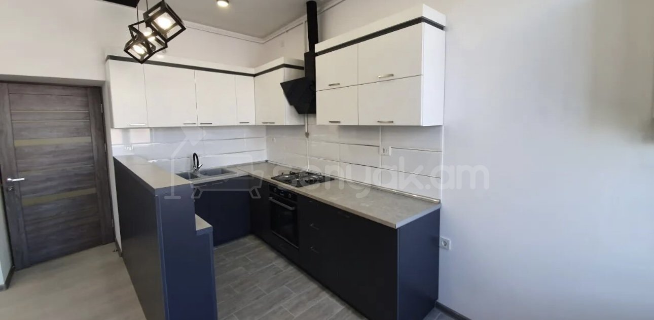 2 Սենյականոց Բնակարան Քարե Շենքում, 74քմ, 4/4 հարկ, Դիզայներական Վերանորոգված