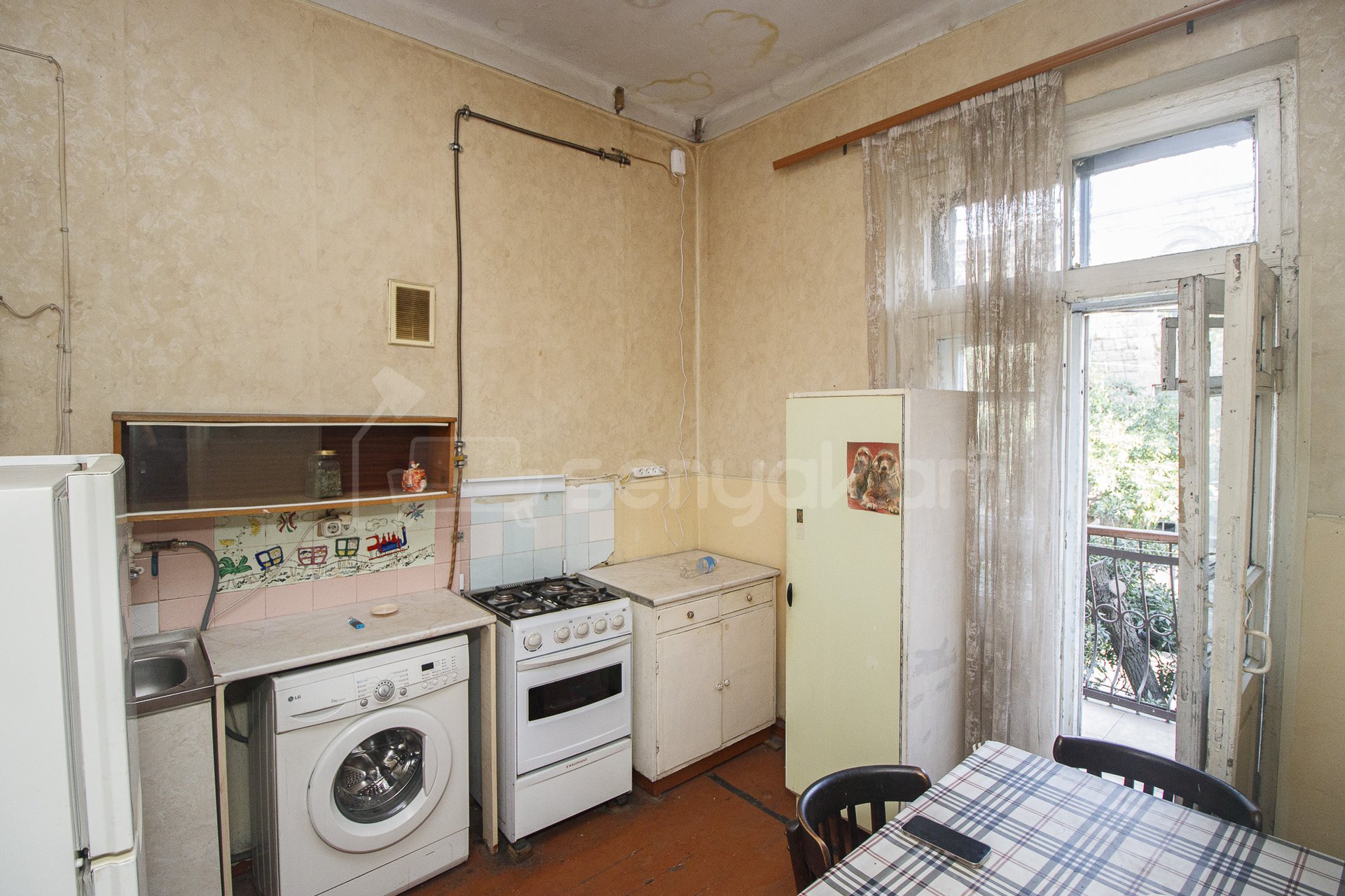 2 Սենյականոց Բնակարան Քարե Շենքում, 54քմ, 2/3 հարկ, Պետական Վիճակում